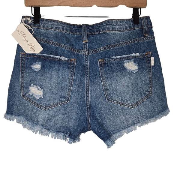 Pink Lily Nature 3" No More Wishing Distressed Denim Jean Shorts Size Medium - Picture 2 of 13